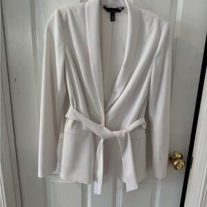 White House Black Market White Blazer with Belt Sz 0, like new